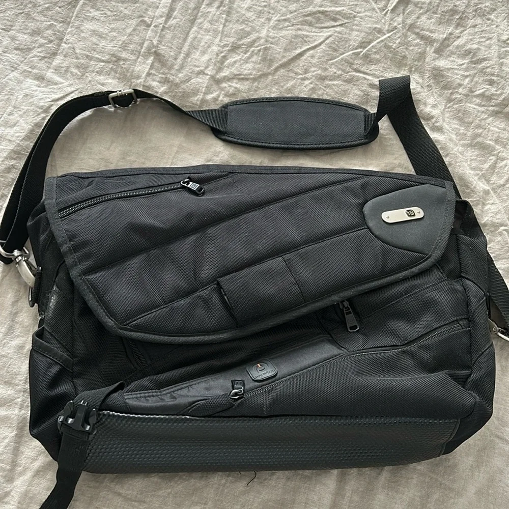FUL Computer Laptop Crossbody work bag. 18X13